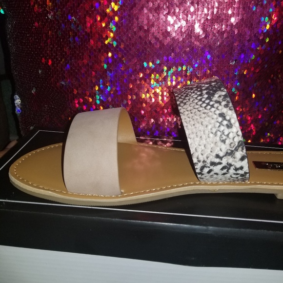 Sandals - Picture 3 of 4